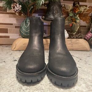 Black Women's Chelsea Boots